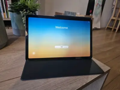 Galaxy Tab S6 Lite con funda y lápiz digital - miniatura 2