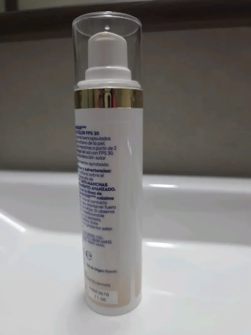 Fluido con color Nivea Luminous tono claro - 2