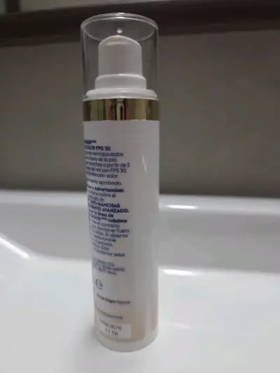 Fluido con color Nivea Luminous tono claro - miniatura 2
