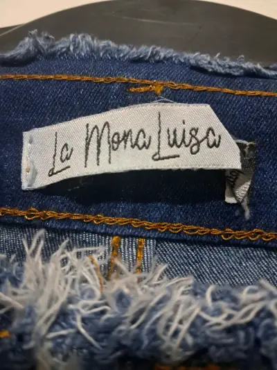 Jeans anchos de mezclilla azul con bordes deshilachados - miniatura 2