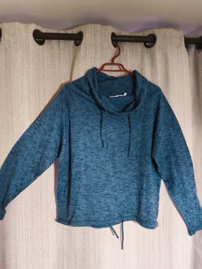 Polerón azul con cuello alto para mujer - miniatura 1