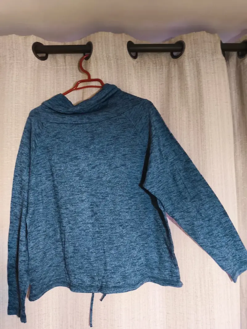 Polerón azul con cuello alto para mujer - 2