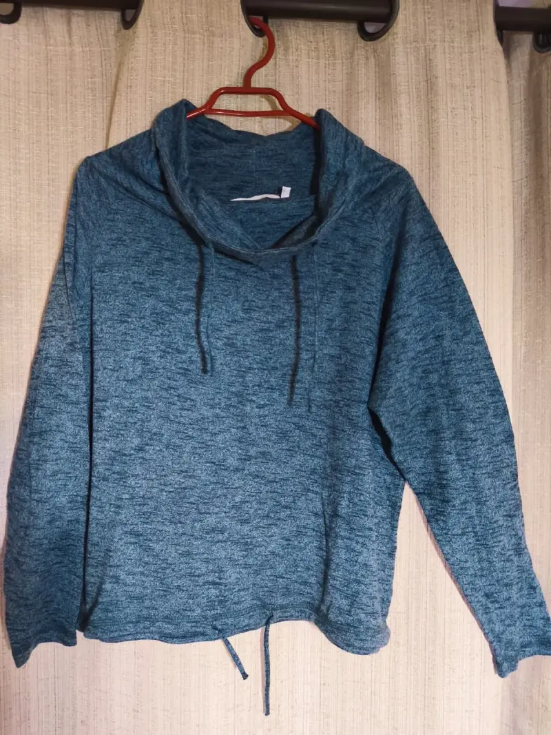 Polerón azul con cuello alto para mujer - 3
