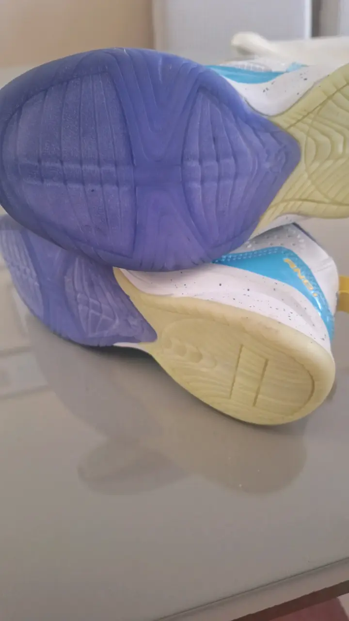Zapatillas deportivas infantiles blancas y azules - 2