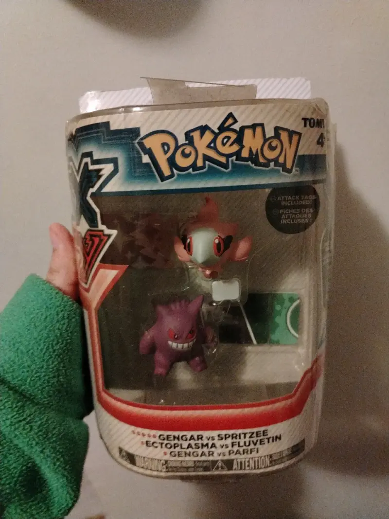 NEGOCIABLE Figura Pokémon Gengar vs Spritzee Tomy - 2