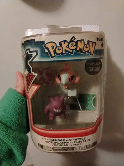 NEGOCIABLE Figura Pokémon Gengar vs Spritzee Tomy - miniatura 2