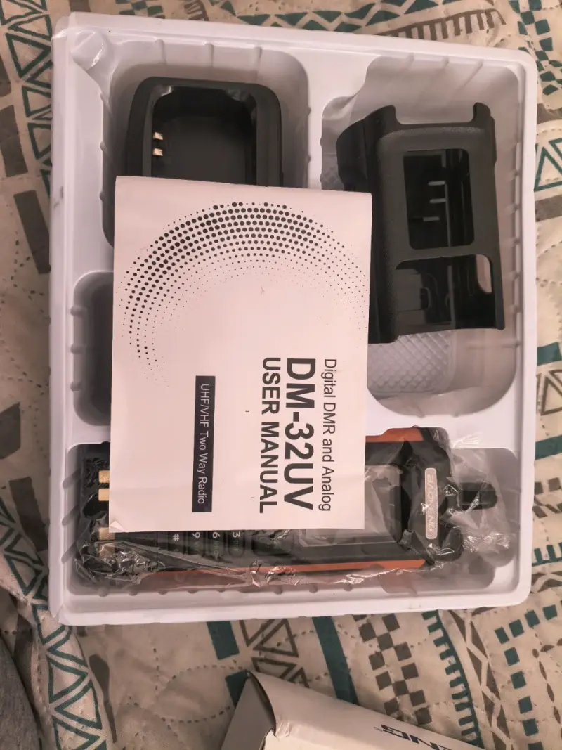 Transceptor multibanda Baofeng con pantalla 2.0" - 2