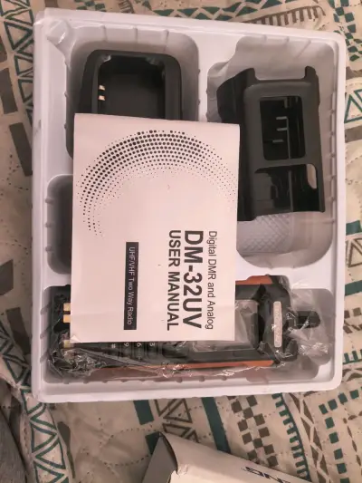 Transceptor multibanda Baofeng con pantalla 2.0" - miniatura 2