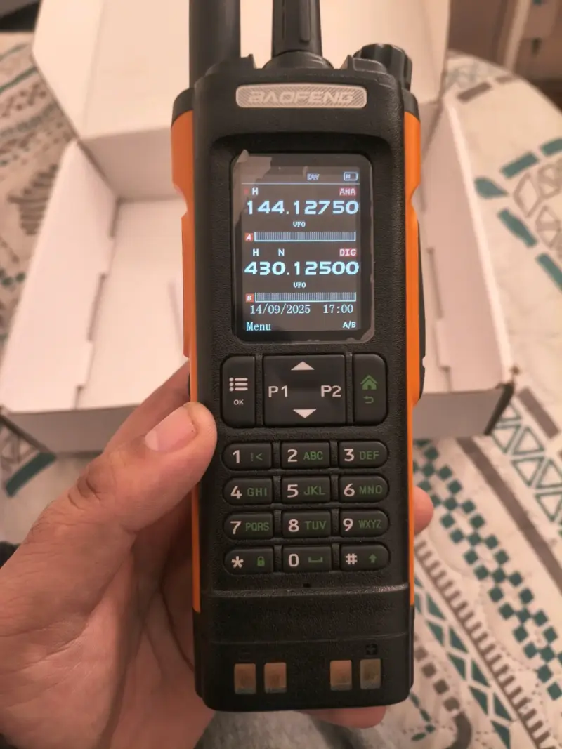 Transceptor multibanda Baofeng con pantalla 2.0" - 3