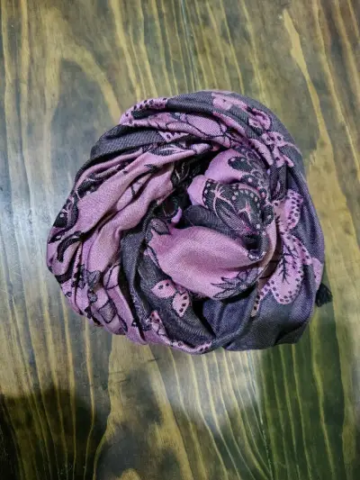 Pañuelo con diseño floral - miniatura 1