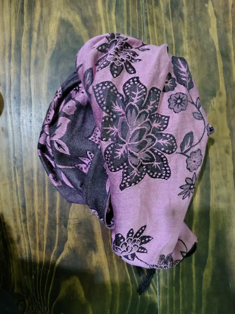 Pañuelo con diseño floral - 2