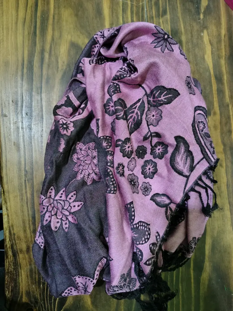 Pañuelo con diseño floral - 3