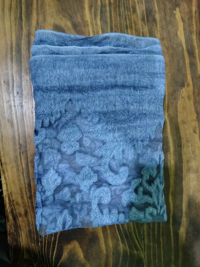 Pañuelo azul con diseño floral - 2