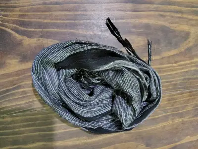 Pañuelo gris con brillo - miniatura 1