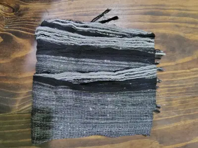 Pañuelo gris con brillo - miniatura 2