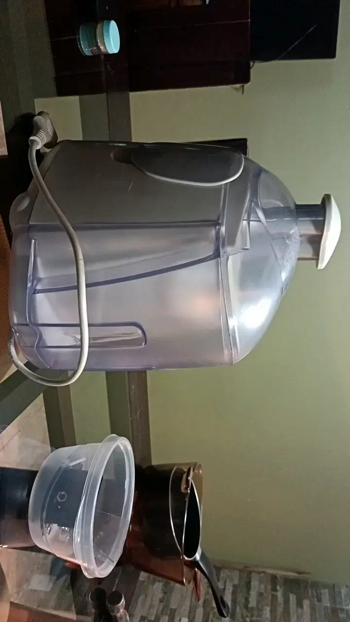 Extractor de jugos Black & Decker - 2
