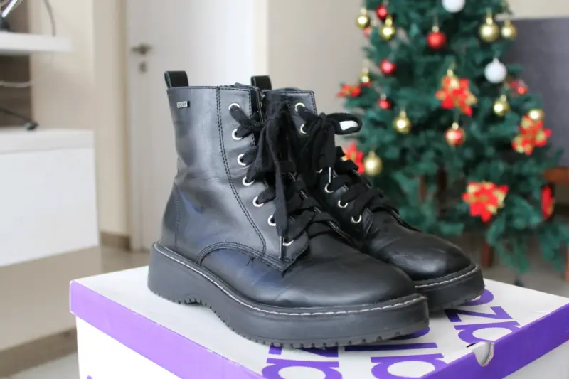 Botas negras de cuero con cordones - 2