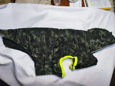 Abrigo impermeable camuflado para perro - miniatura 1