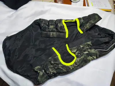 Abrigo impermeable camuflado para perro - miniatura 3