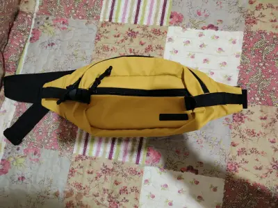 Banano amarillo con cierre negro - miniatura 1