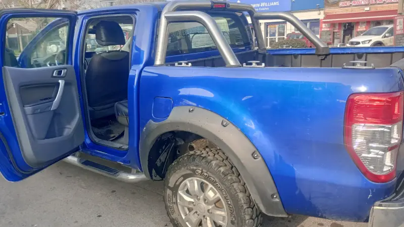 Camioneta Ford Ranger azul en buen estado - 3