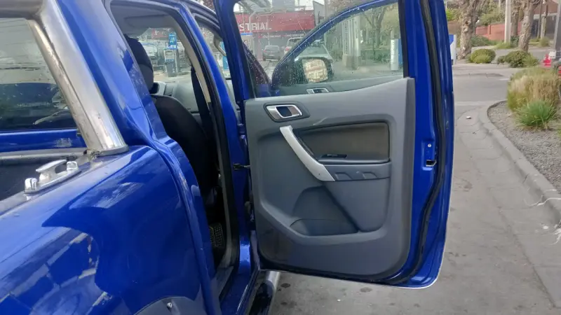 Camioneta Ford Ranger azul en buen estado - 6