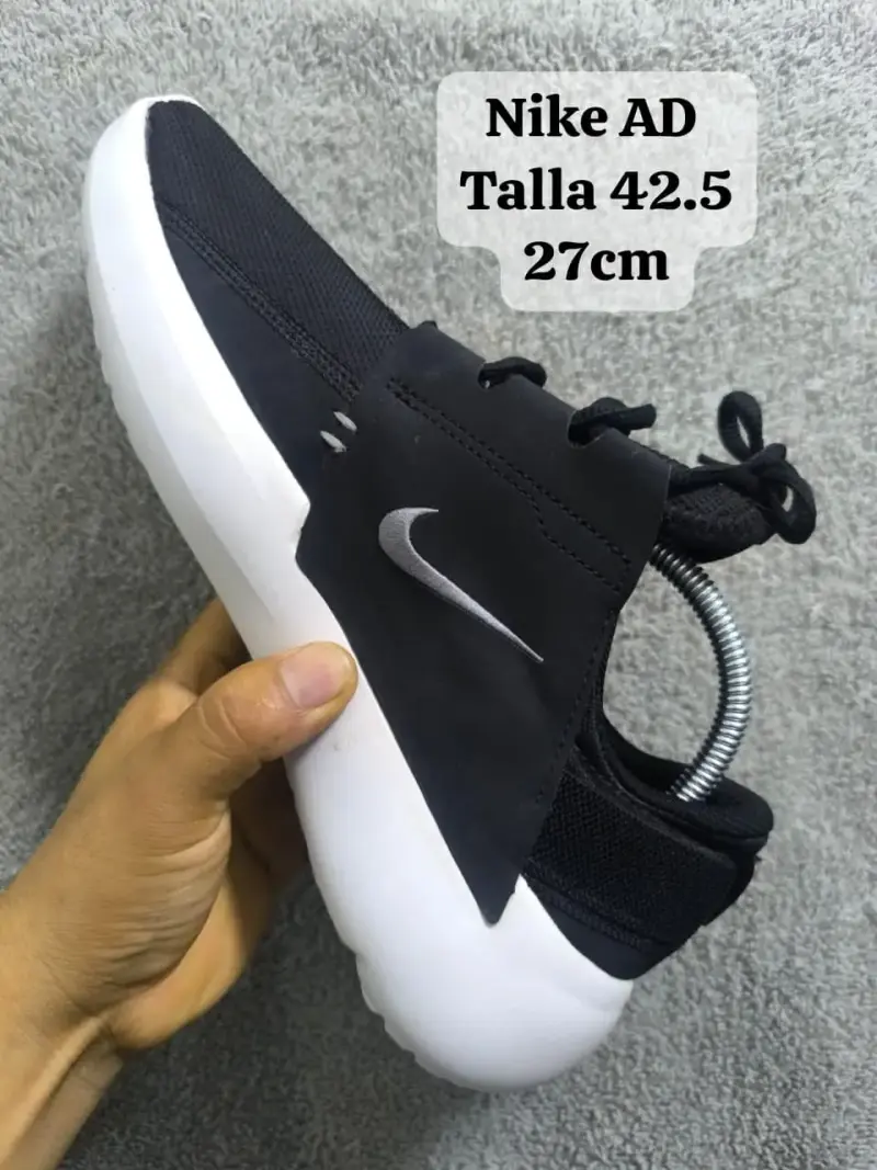 Zapatillas Nike AD negras talla 42.5