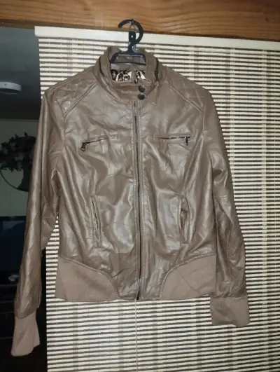 Chaqueta de cuero sintético marrón para mujer - miniatura 1