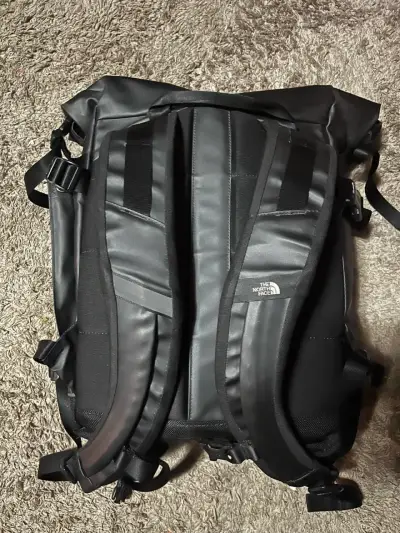 North face commuter mochila (descontinuada) - miniatura 2