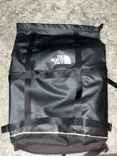 North face commuter mochila (descontinuada) - miniatura 3