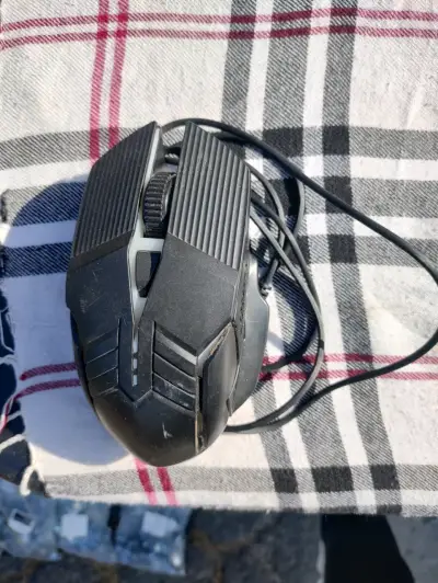 Mouse gamer con cable USB ergonómico - miniatura 4