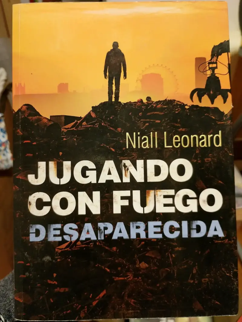 Libro 'Jugando con Fuego' de Niall Leonard - 2