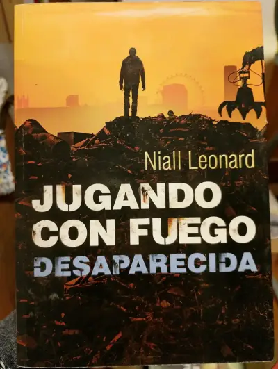 Libro 'Jugando con Fuego' de Niall Leonard - miniatura 2
