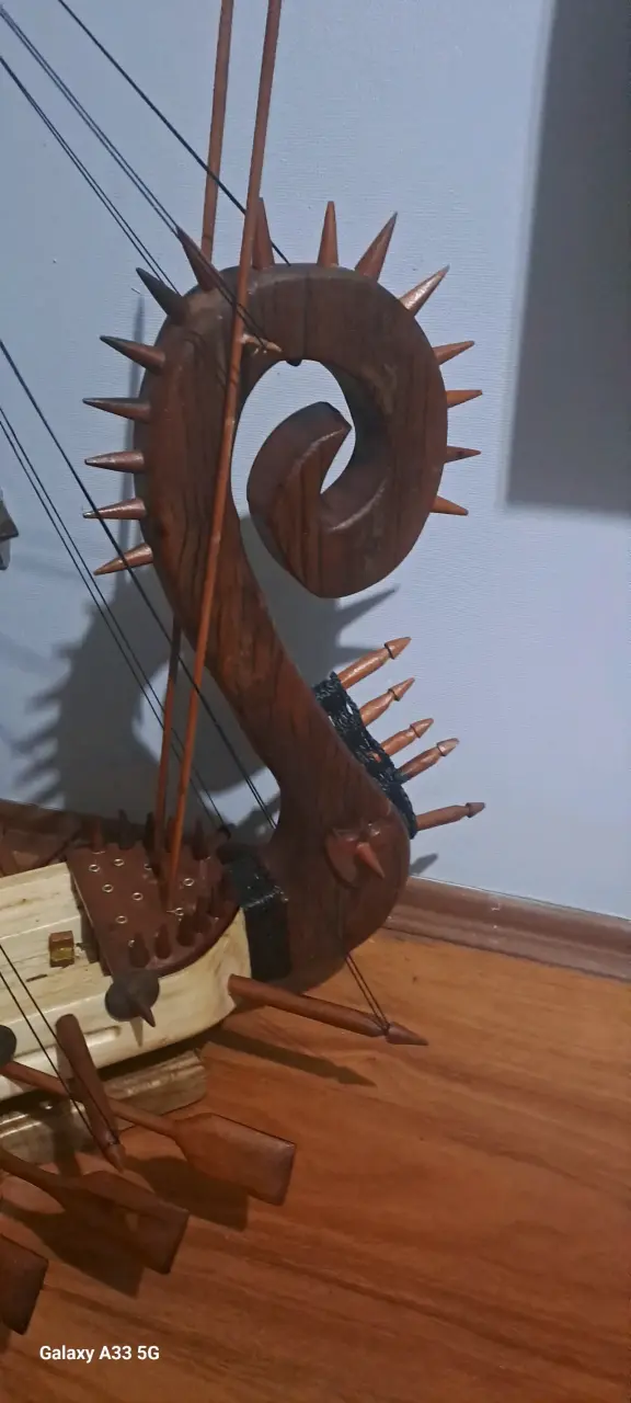 Modelo de barco vikingo artesanal en madera - 5