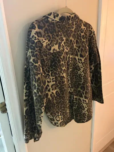 Chaqueta de leopardo para mujer - miniatura 1