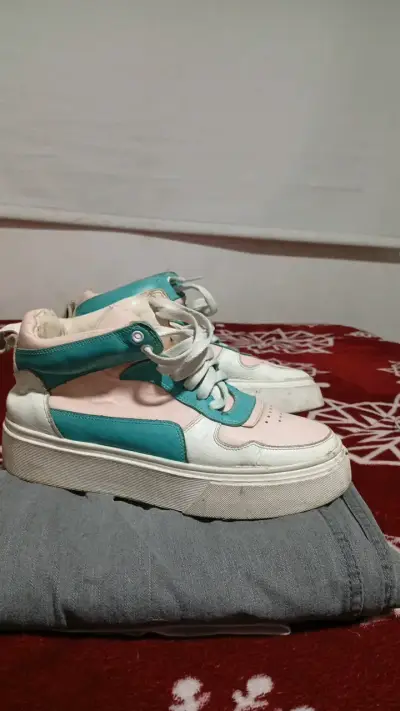 Zapatillas deportivas altas blancas y turquesas - miniatura 1