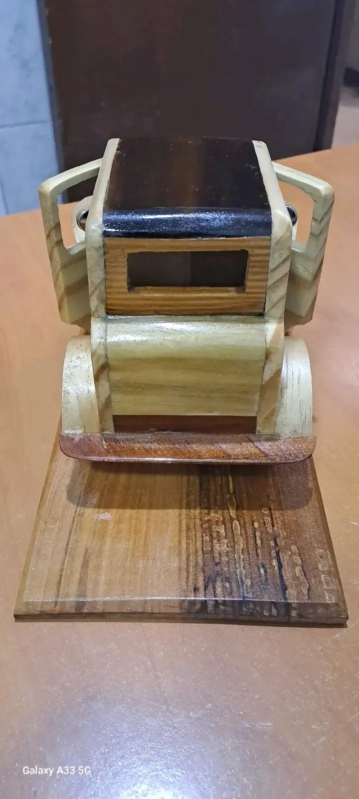 Camión de madera artesanal decorativo - 1