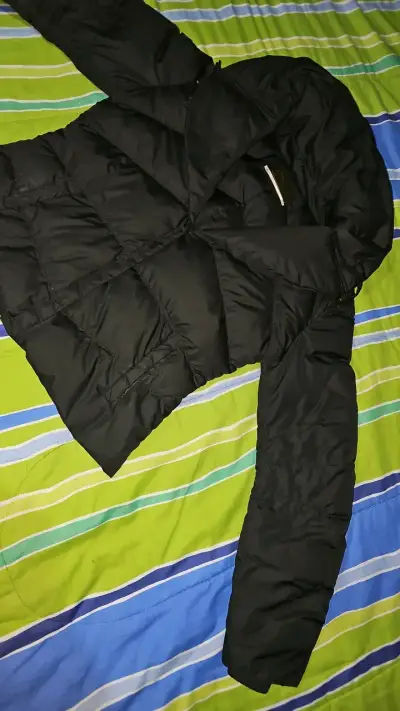 Chaqueta de pluma negra - miniatura 1