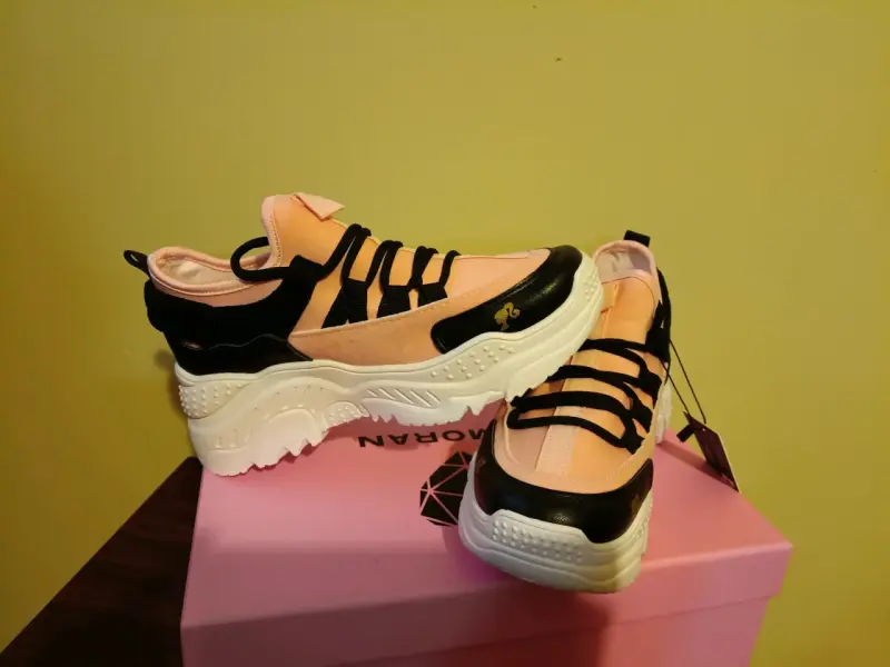 Zapatillas deportivas rosadas y negras talla 38 - 1