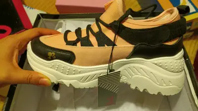 Zapatillas deportivas rosadas y negras talla 38 - miniatura 2