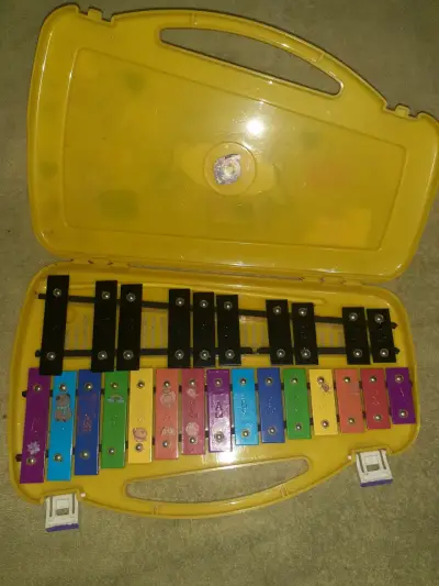 Xilófono infantil de colores con estuche - miniatura 1