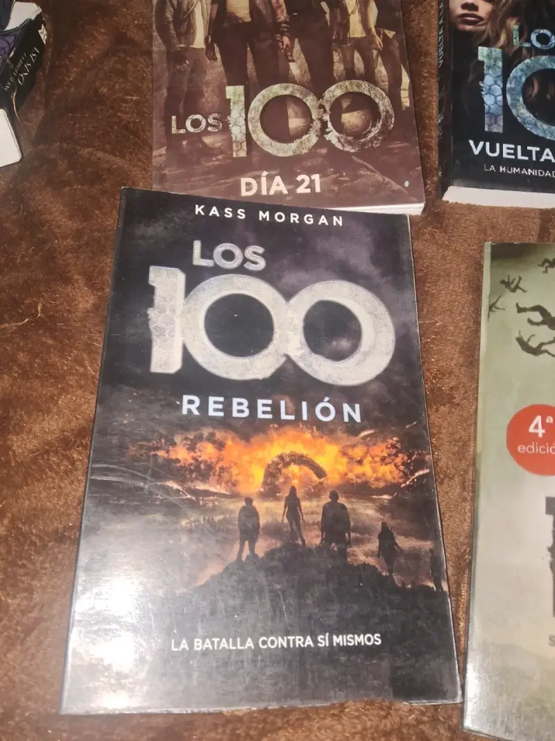 Libro 'Los 100: Rebelión' de Kass Morgan - 1