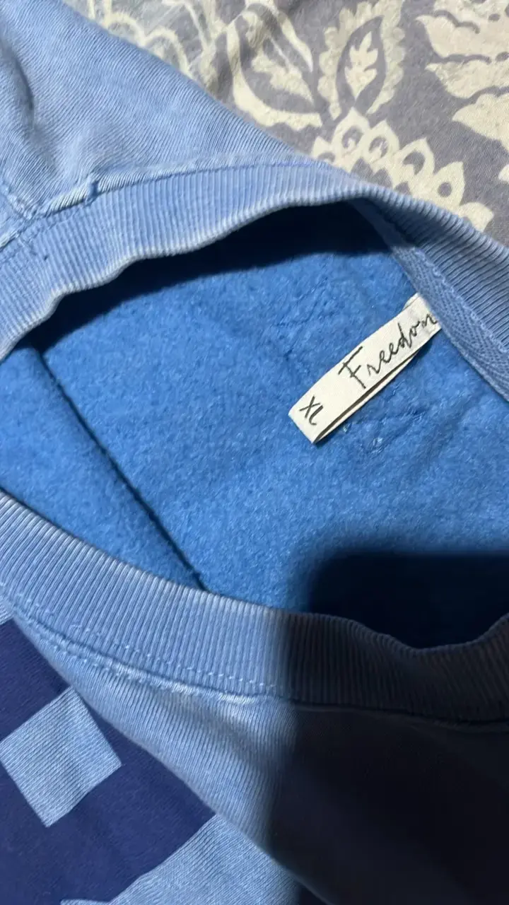 Polerón azul con estampado 'VIBE' - 3