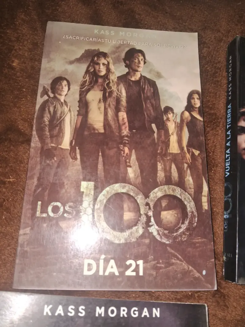 Libro 'Los 100: Día 21' de Kass Morgan - 1