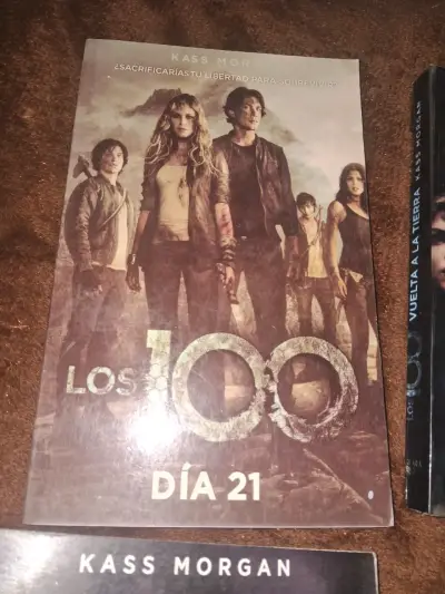 Libro 'Los 100: Día 21' de Kass Morgan - miniatura 1