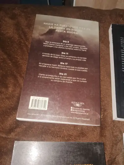 Libro 'Los 100: Día 21' de Kass Morgan - miniatura 2