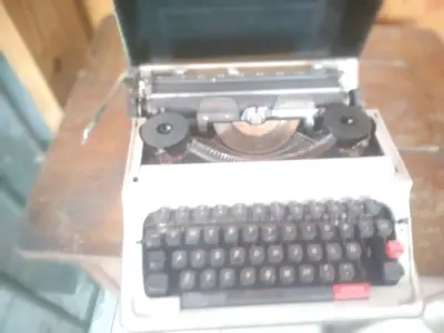 Maquina de escribir vintage - miniatura 4