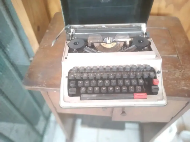 Maquina de escribir vintage - 5
