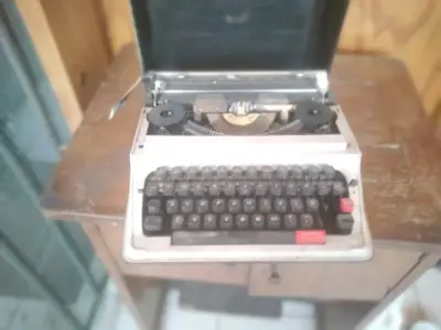 Maquina de escribir vintage - miniatura 6