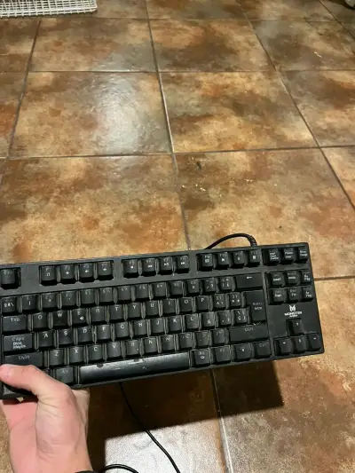 Teclado mecánico Monster negro con cable - miniatura 1